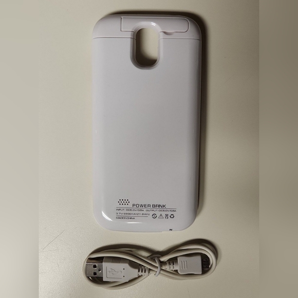Urge Basics Power Bank Compatible with Samsung Galaxy S4 - Picture 3 of 4